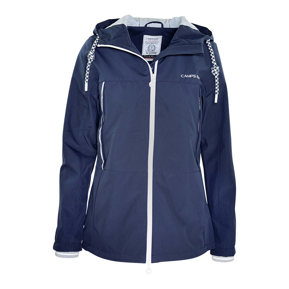 Weibliches Model mit CAMPS BAY Funktionsjacke in Night Sky