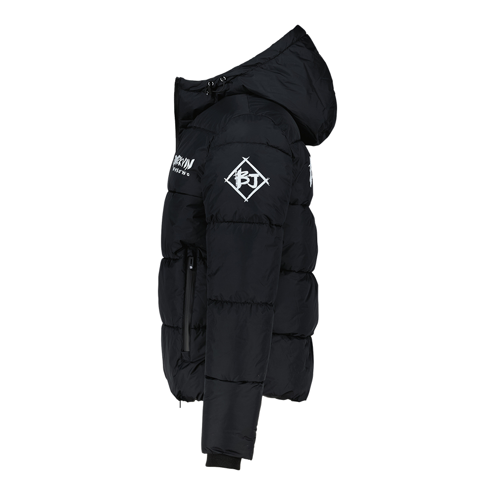 Männliches Model mit Björkvin Pufferjacket in Schwarz