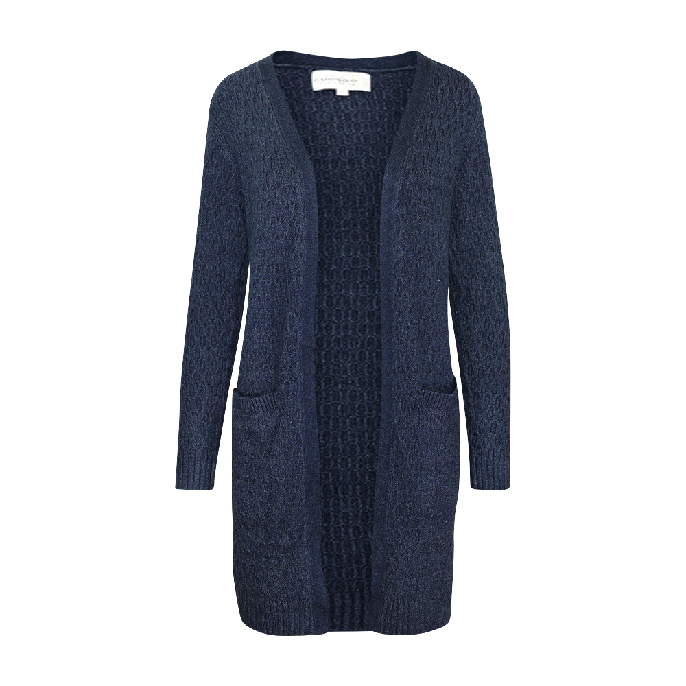 Weibliches Model mit CAMPS BAY Strickjacke in Night Sky Melange