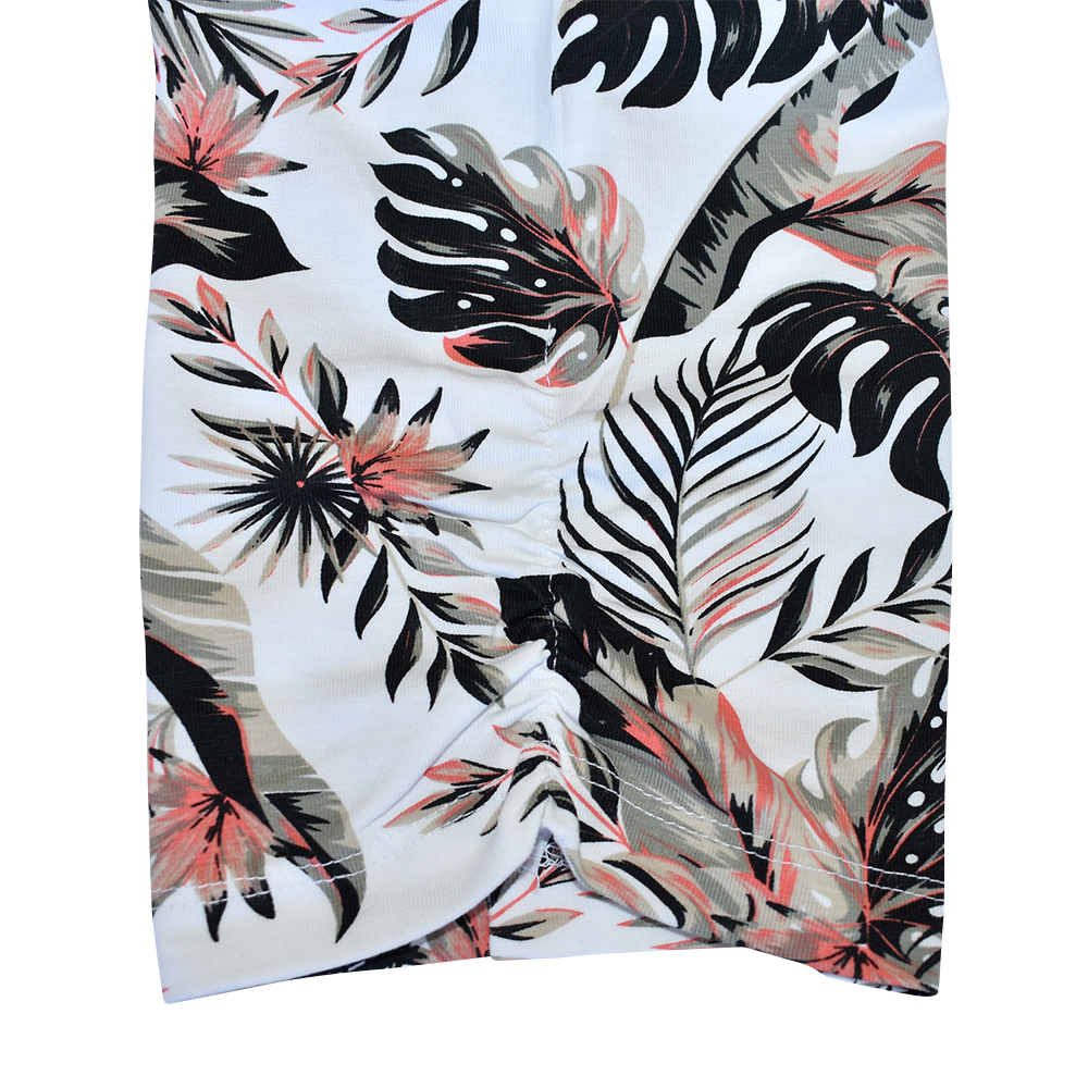 Weibliches Model mit CAMPS BAY Leggins in Fusion Coral