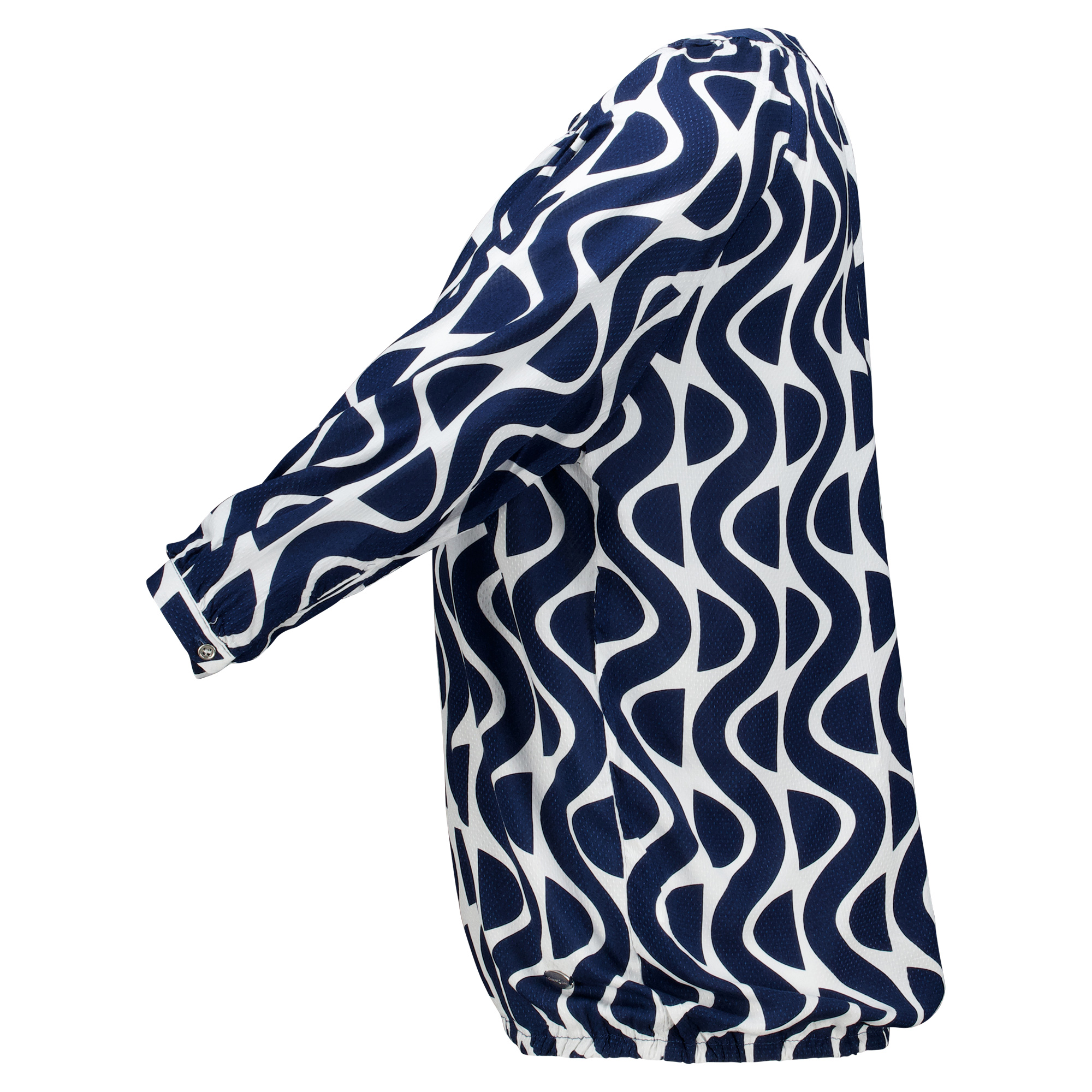 Weibliches Model mit CAMPS BAY Bluse 