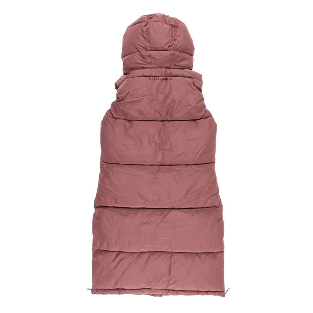 Weibliches Model mit ANKERBRAUT Long-Weste in Rose