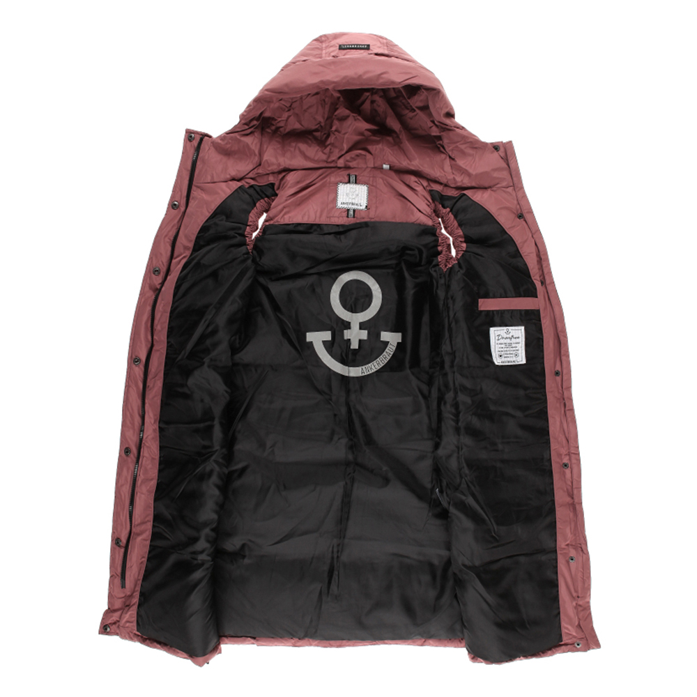 Weibliches Model mit ANKERBRAUT Long-Weste in Rose