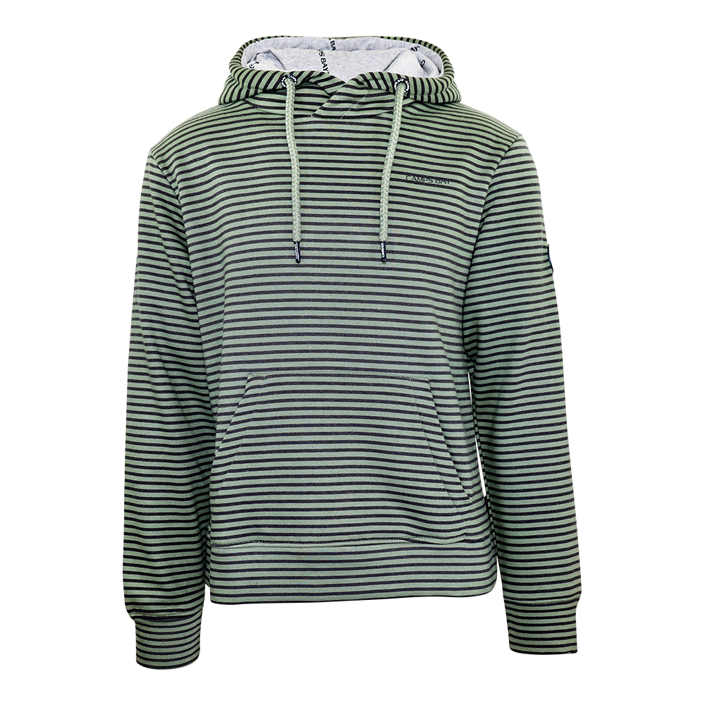 Männliches Model mit CAMPS BAY Hoodie in Sea Spray