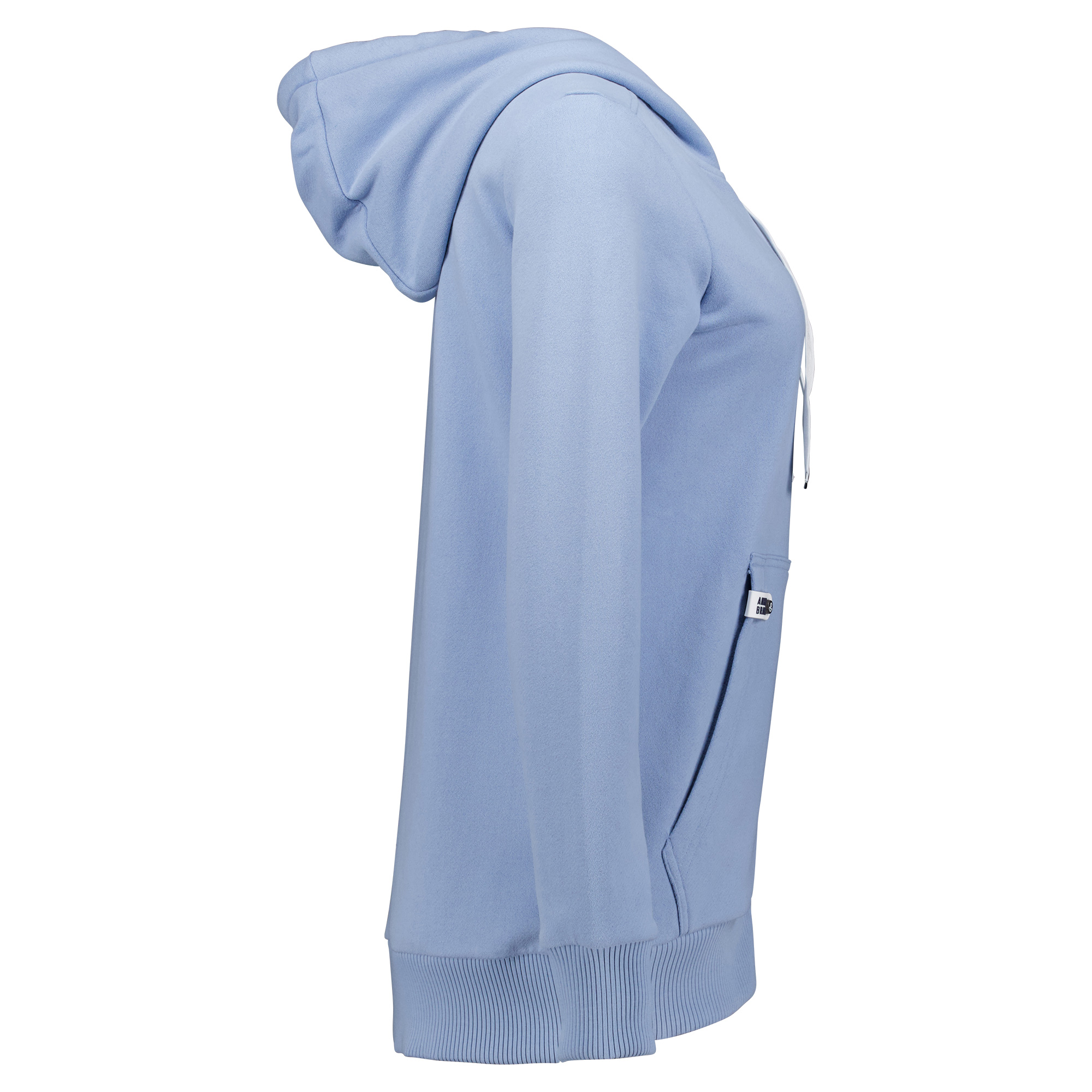 Weibliches Model mit ANKERBRAUT Sweatjacke in Forever Blue