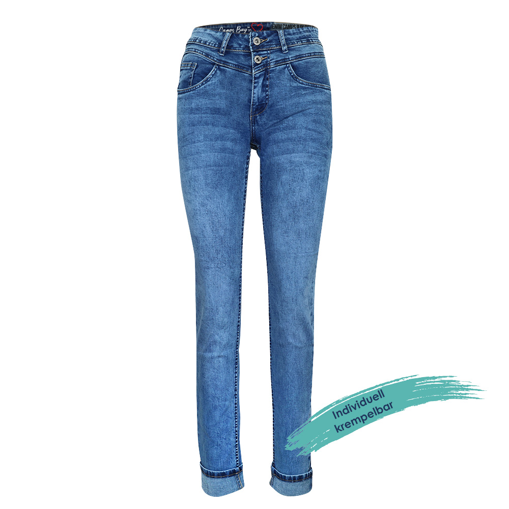 Weibliches Model mit CAMPS BAY Jeans 