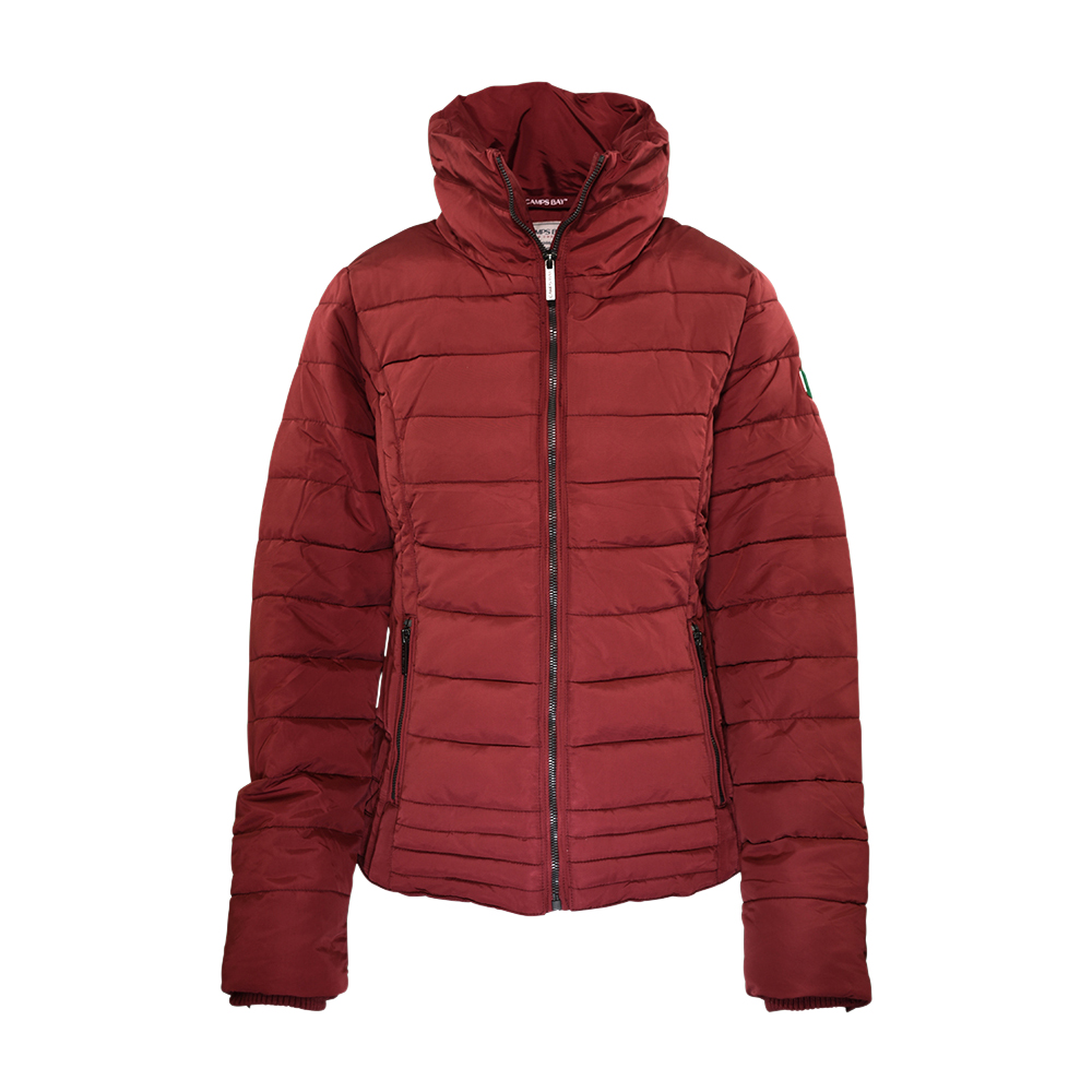 Weibliches Model mit CAMPS BAY Jacke 