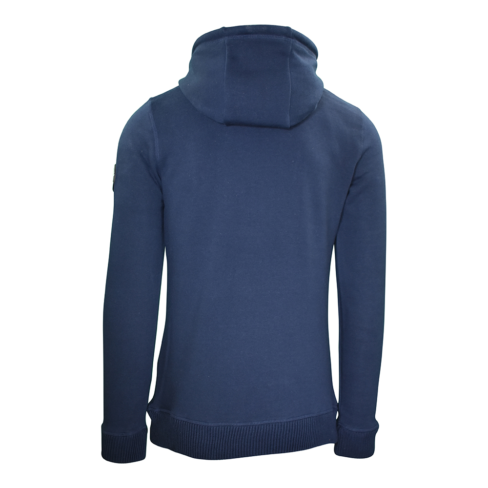 Männliches Model mit CAMPS BAY Strickpullover in Night Sky