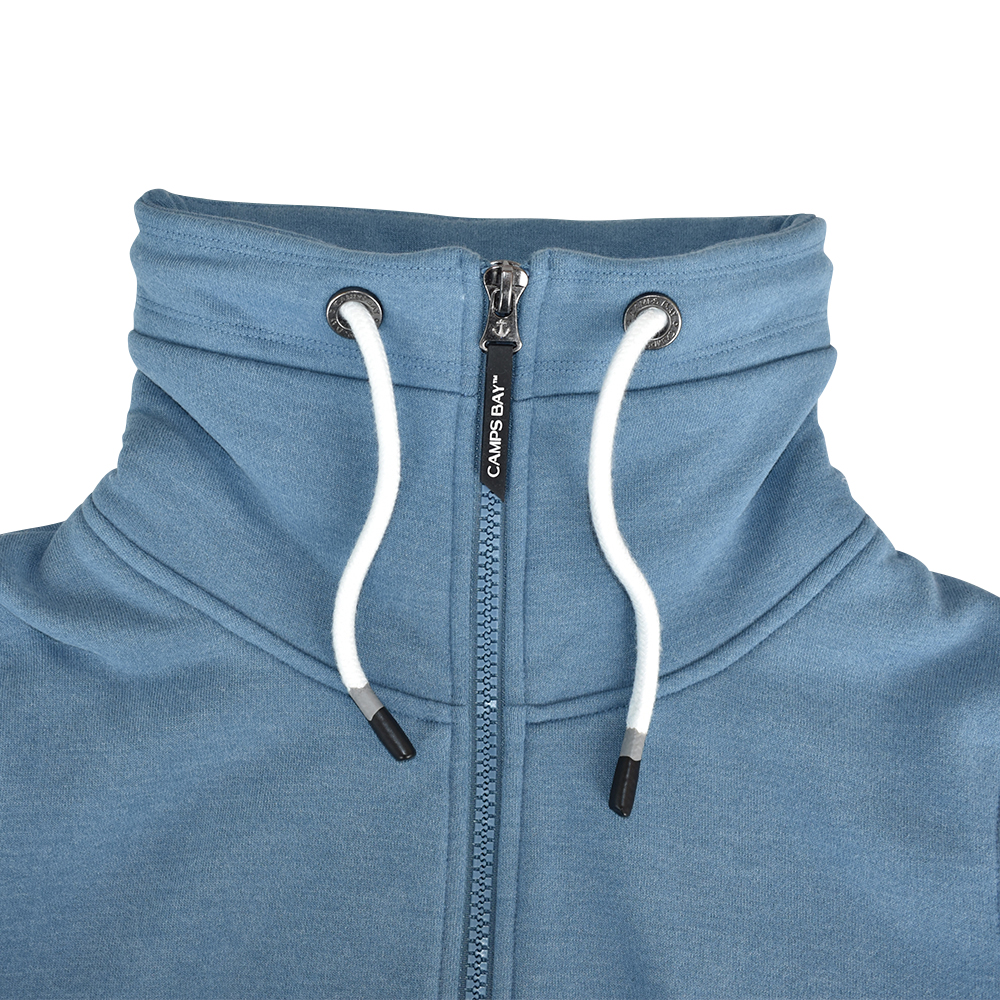 Männliches Model mit CAMPS BAY Sweatjacke in Blue Ashes Melange