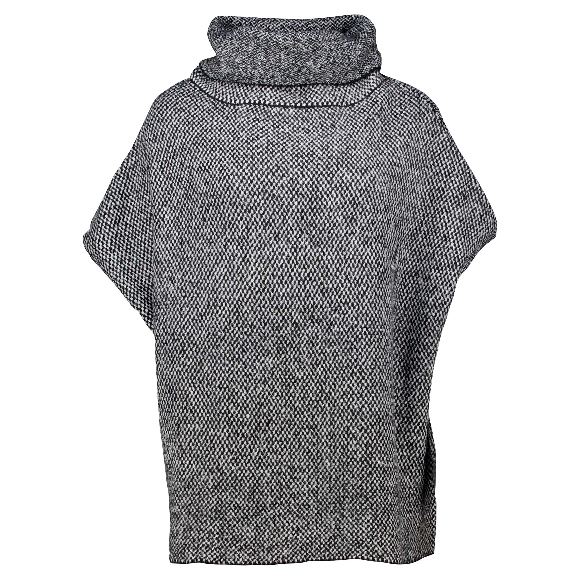 Weibliches Model mit CAMPS BAY Poncho 