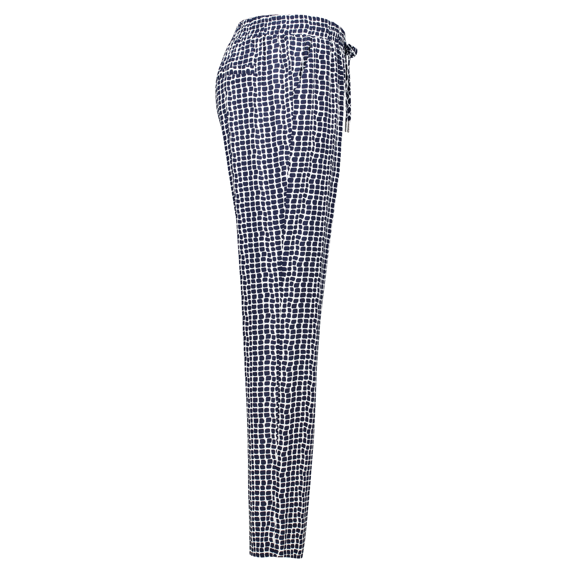 Weibliches Model mit CAMPS BAY Hose 