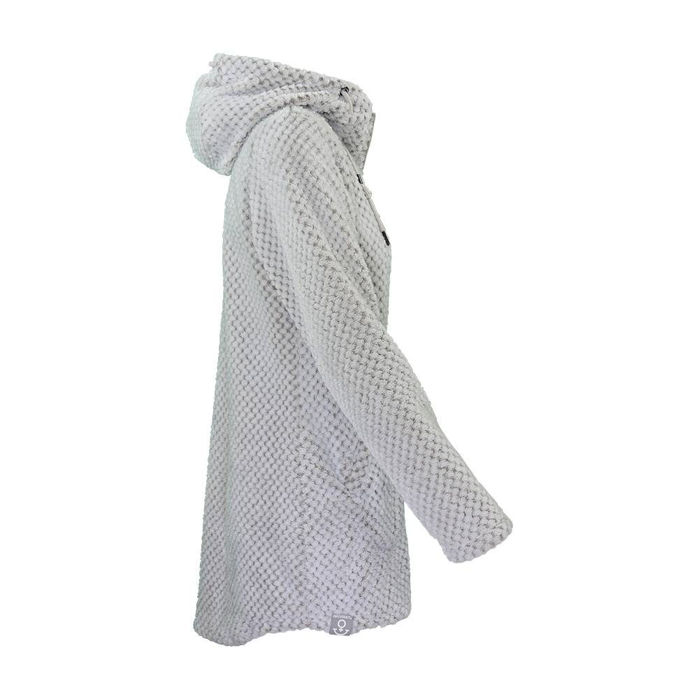 Weibliches Model mit ANKERBRAUT Plüschjacke in Dove