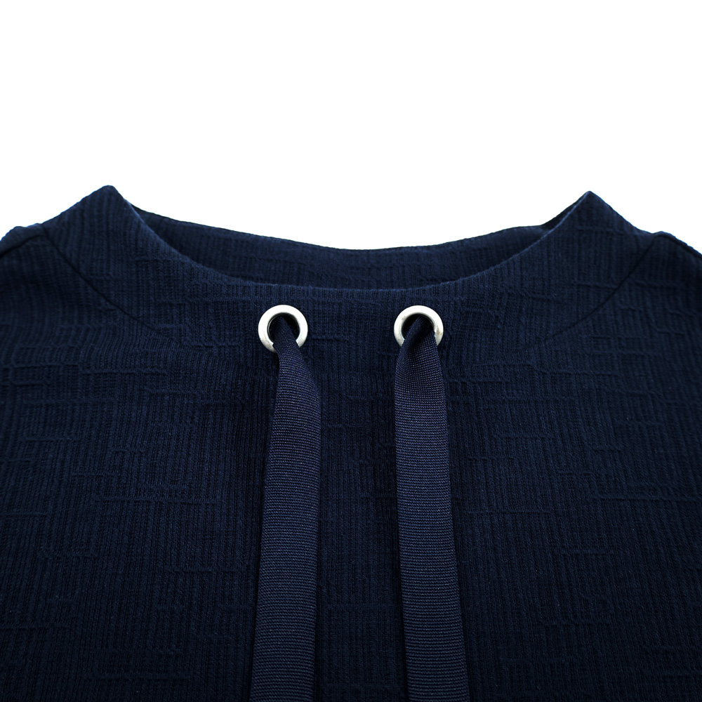 Weibliches Model mit CAMPS BAY Shirt in Navy