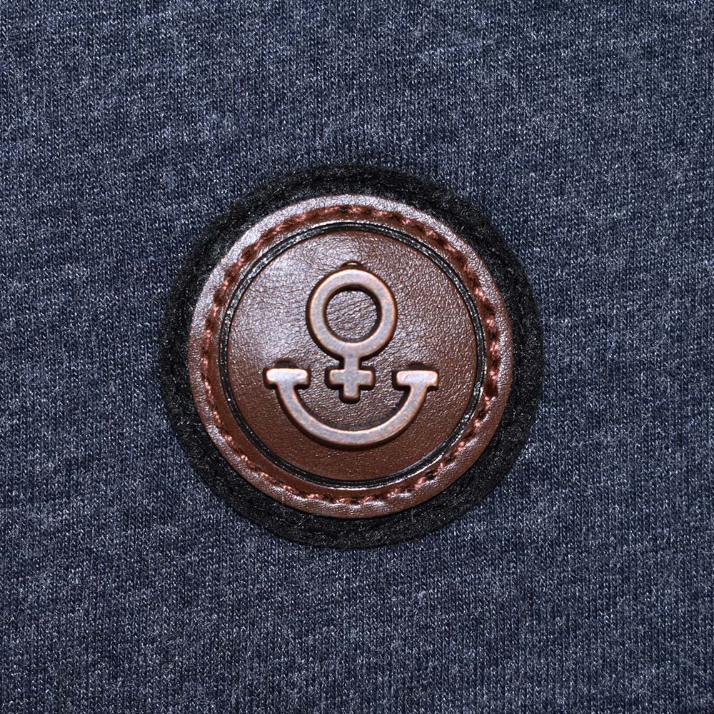 Weibliches Model mit ANKERBRAUT Jerseykleid in Blau Melange