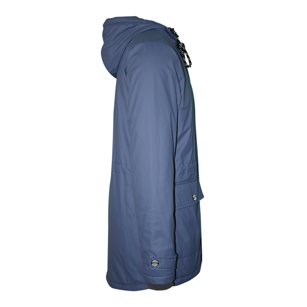 Männliches Model mit CAMPS BAY Wetterjacke in Vintage Indigo