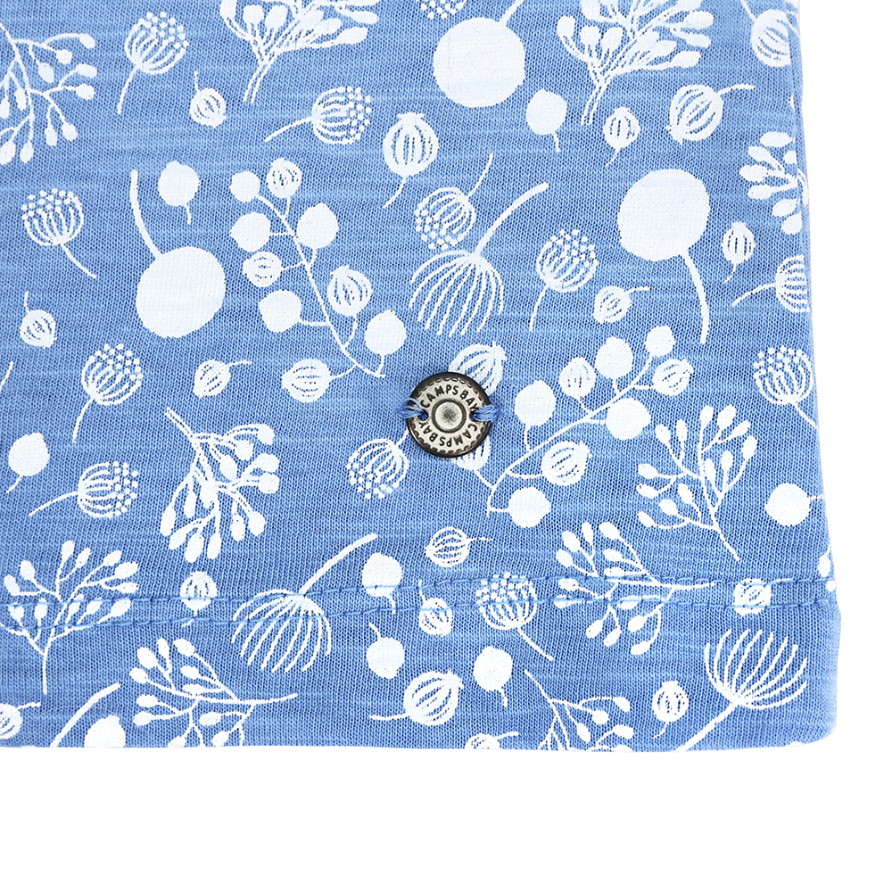 Weibliches Model mit CAMPS BAY T-Shirt in Provence