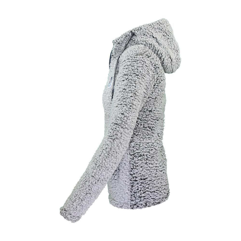 Weibliches Model mit ANKERBRAUT Teddyfleece-Jacke in India Ink