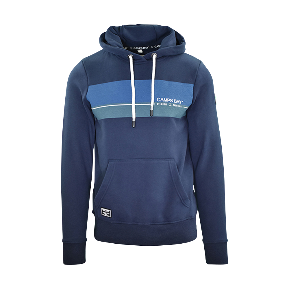 Männliches Model mit CAMPS BAY Hoodie 