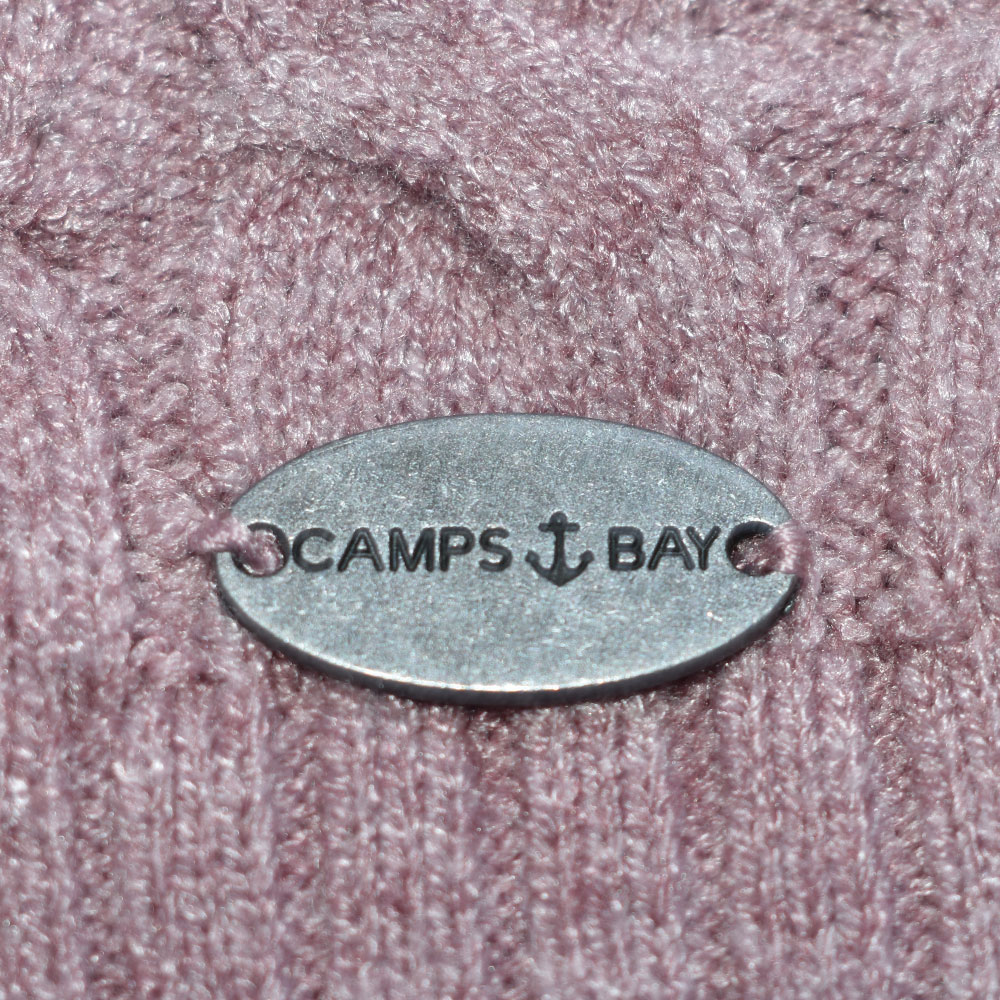 Weibliches Model mit CAMPS BAY Strickjacke in Old Rosé Melange