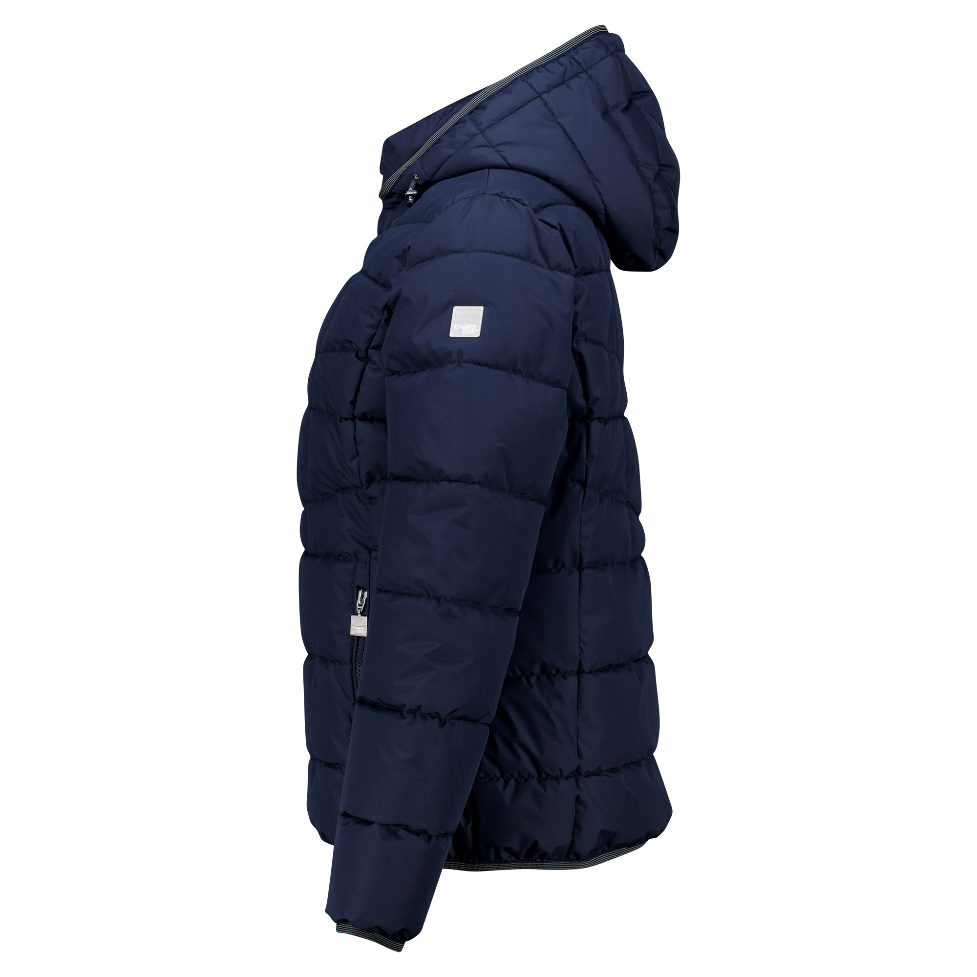 Weibliches Model mit CAMPS BAY Jacke in Dark Sapphire
