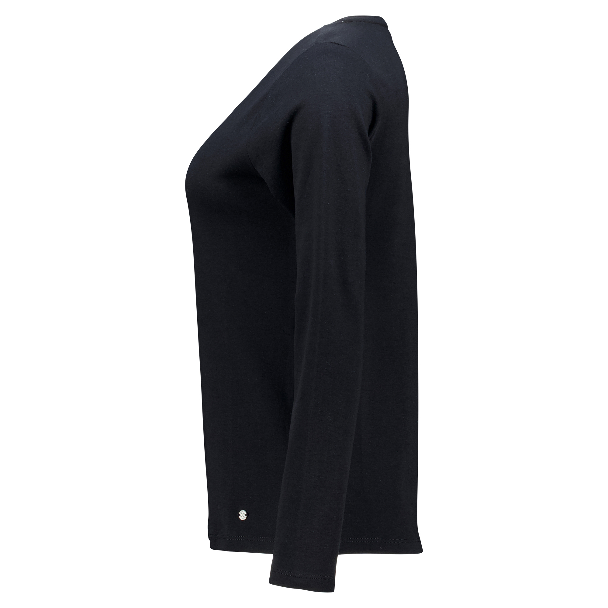 Weibliches Model mit CAMPS BAY Langarmshirt in Schwarz