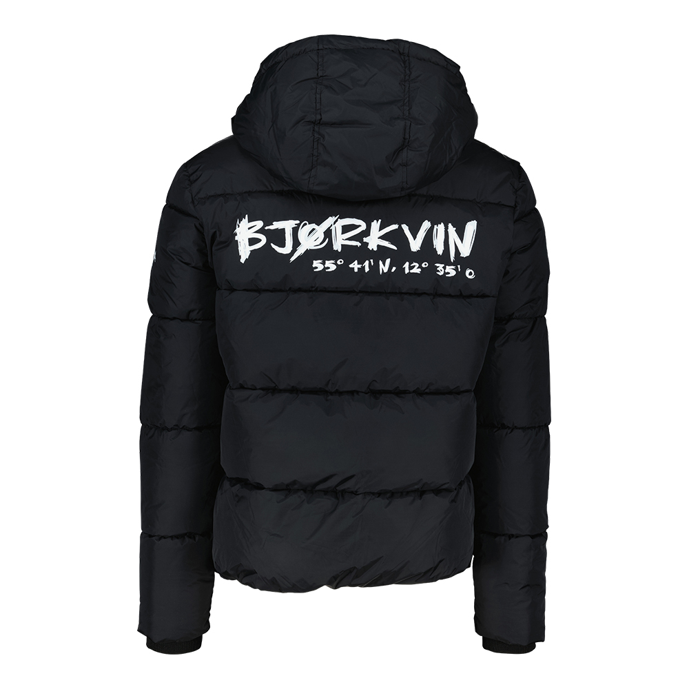 Männliches Model mit Björkvin Pufferjacket in Schwarz