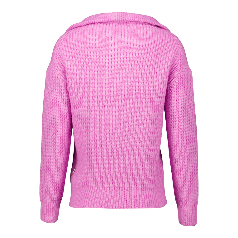 Weibliches Model mit Rock your Day Pullover in Cyclam