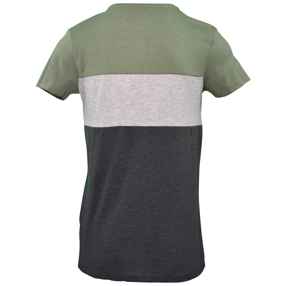 Männliches Model mit CAMPS BAY T-Shirt in Streifen Forged Iron