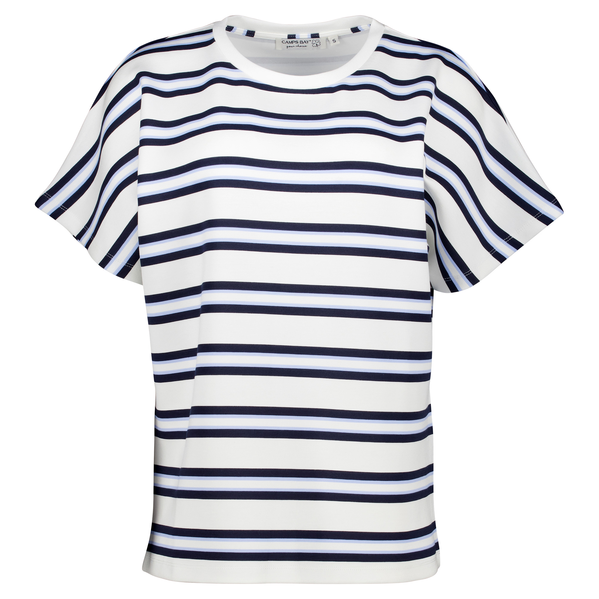 Weibliches Model mit CAMPS BAY Shirt 