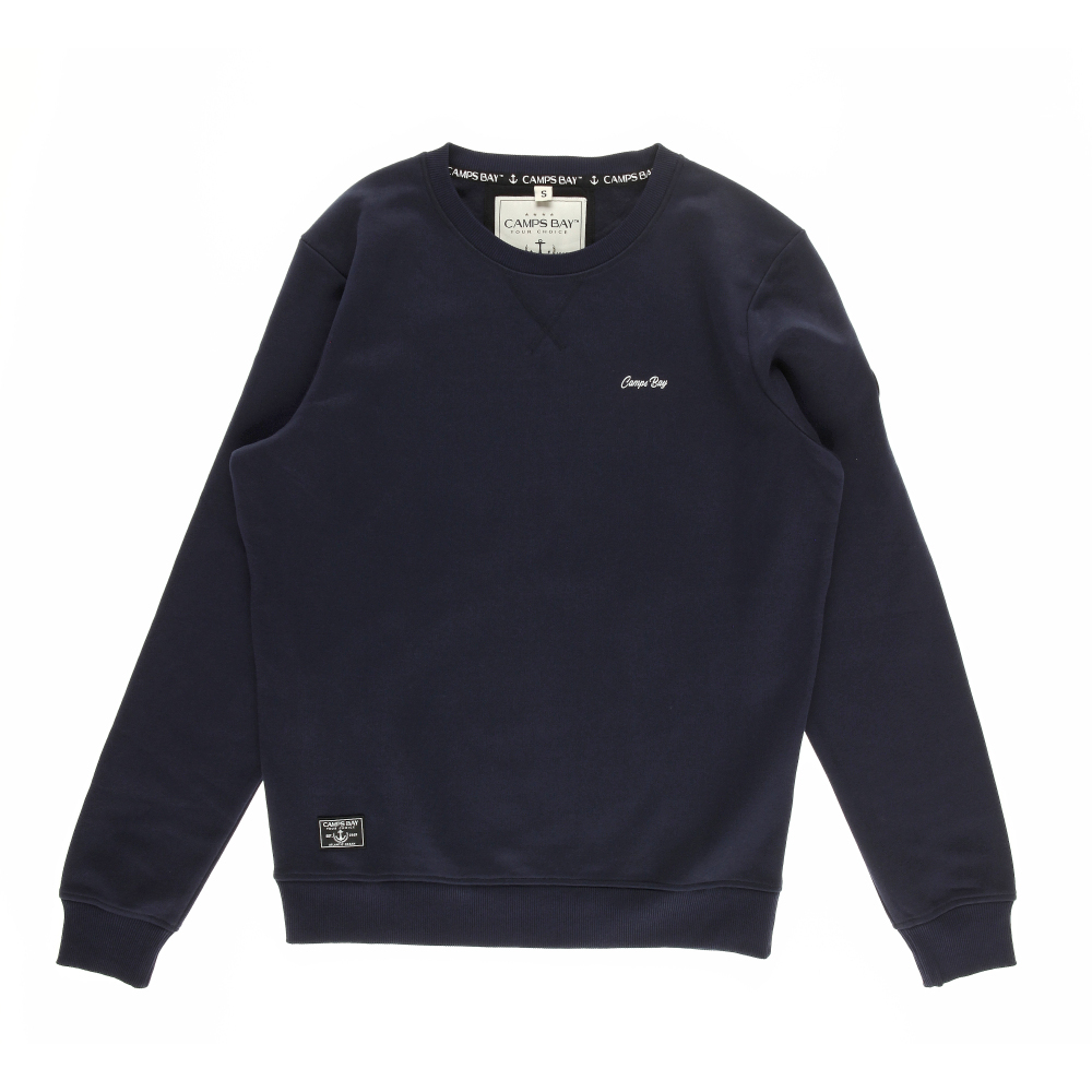 Männliches Model mit CAMPS BAY Hoodie in Night Sky