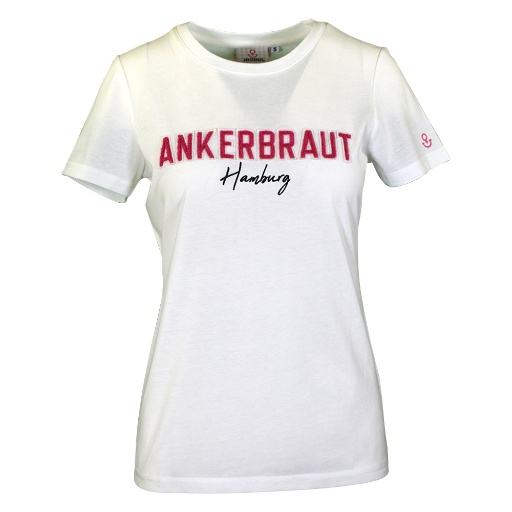 Weibliches Model mit ANKERBRAUT T-Shirt in Snow White