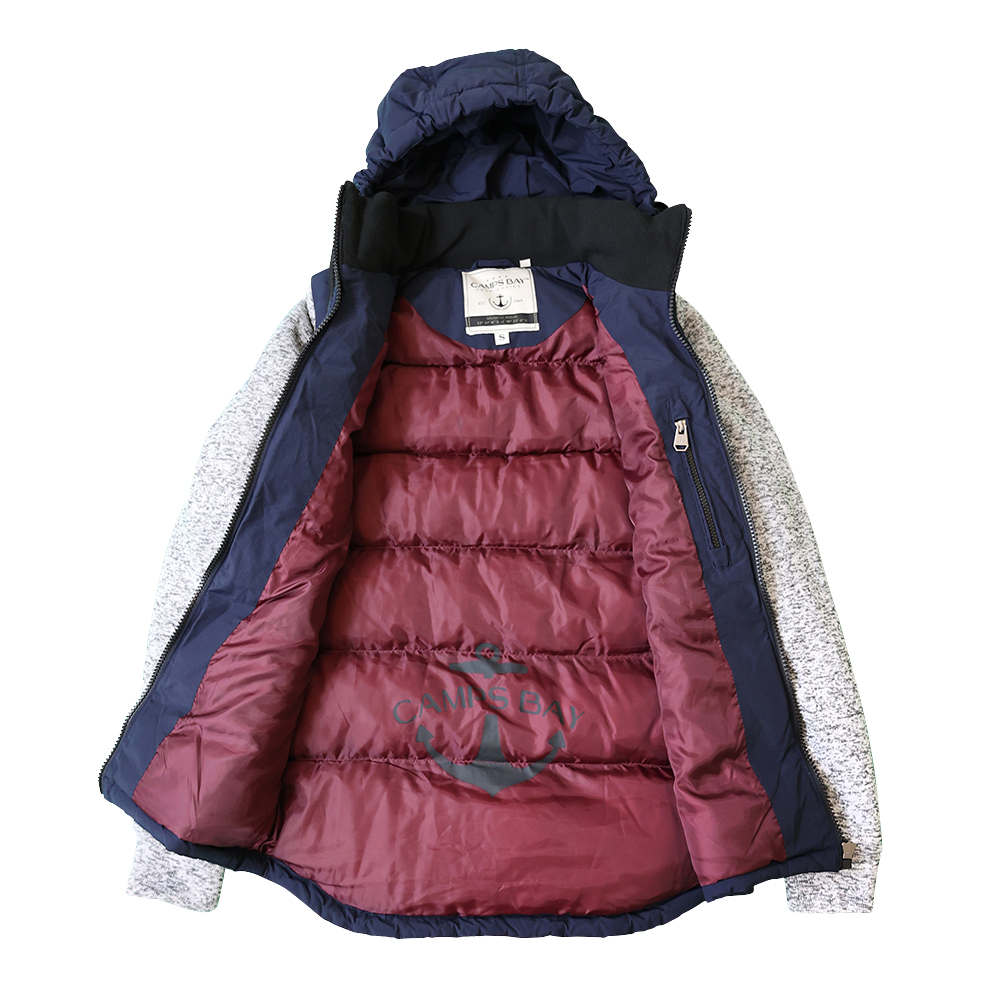 Männliches Model mit CAMPS BAY Westenjacke in Night Sky