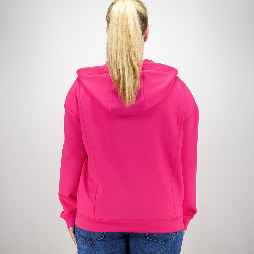 Weibliches Model mit CAMPS BAY Sweatjacke in Summer-Pink