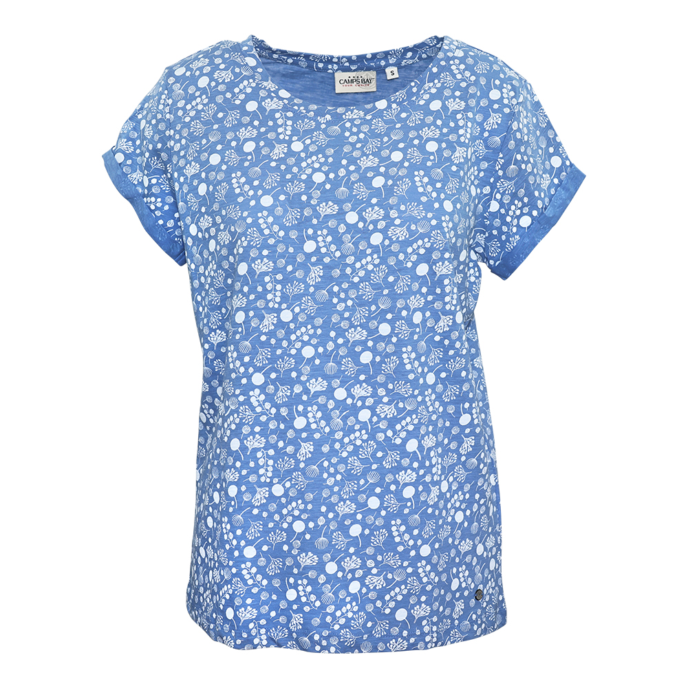 Weibliches Model mit CAMPS BAY T-Shirt 