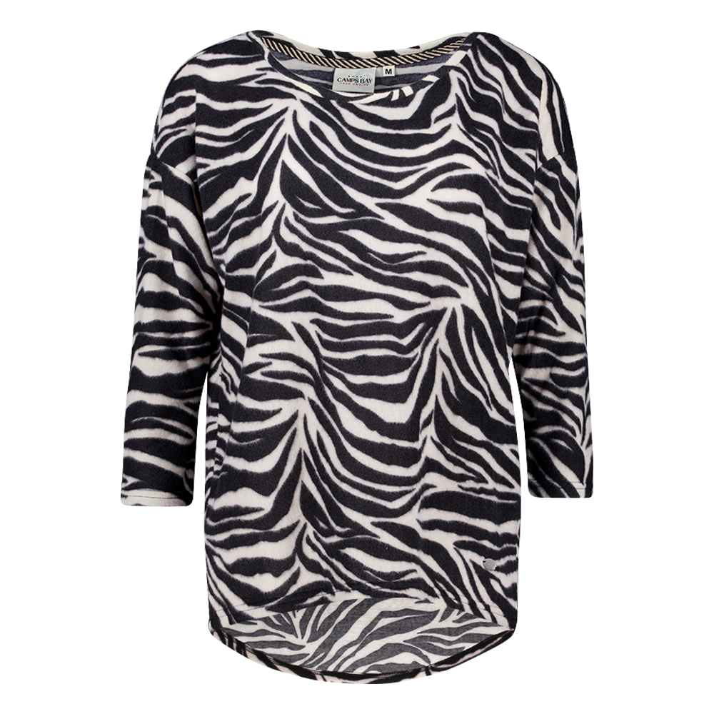 Weibliches Model mit CAMPS BAY Shirt 