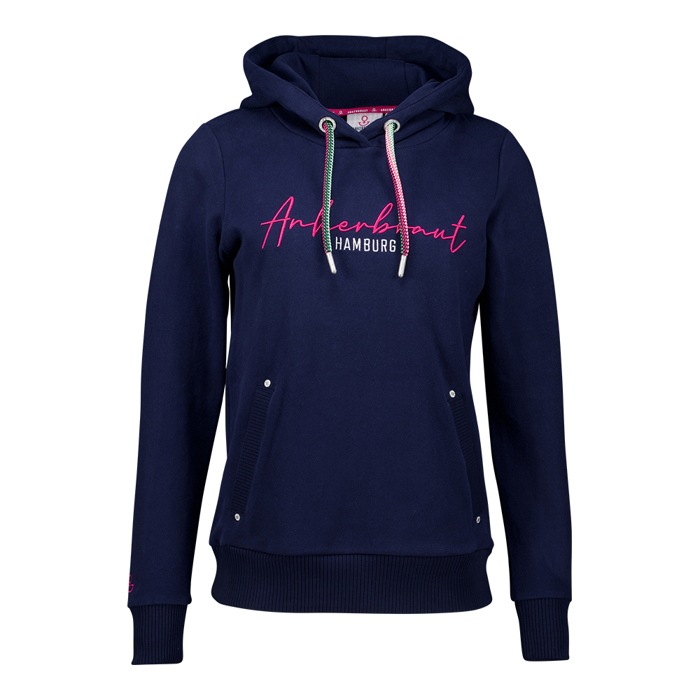 Weibliches Model mit ANKERBRAUT Hoodie in Maritime Blue