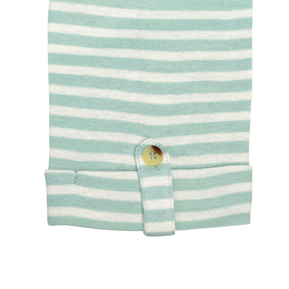 Weibliches Model mit CAMPS BAY Shirt in Harbour Grey