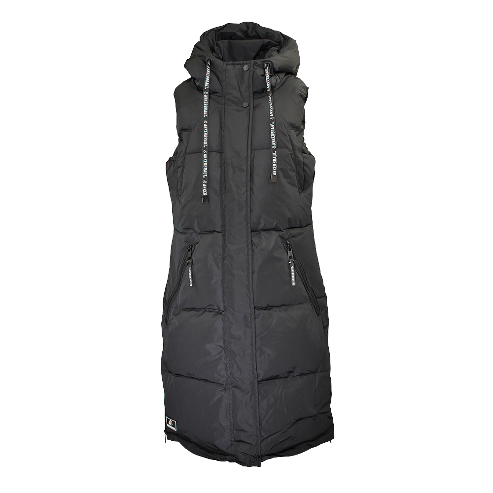 Weibliches Model mit ANKERBRAUT Long-Weste in Schwarz