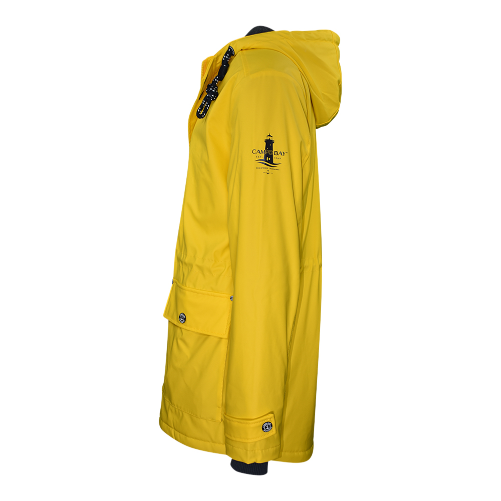 Männliches Model mit CAMPS BAY Wetterjacke in Lemon Chrome