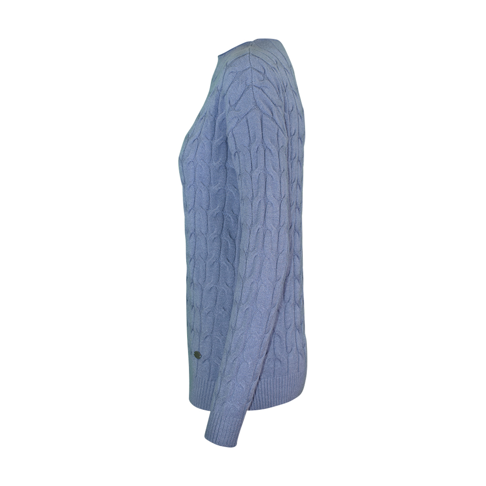 Weibliches Model mit CAMPS BAY Strickpullover in Infinity