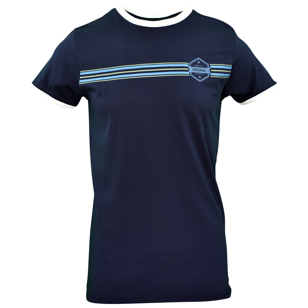 Männliches Model mit CAMPS BAY T-Shirt 