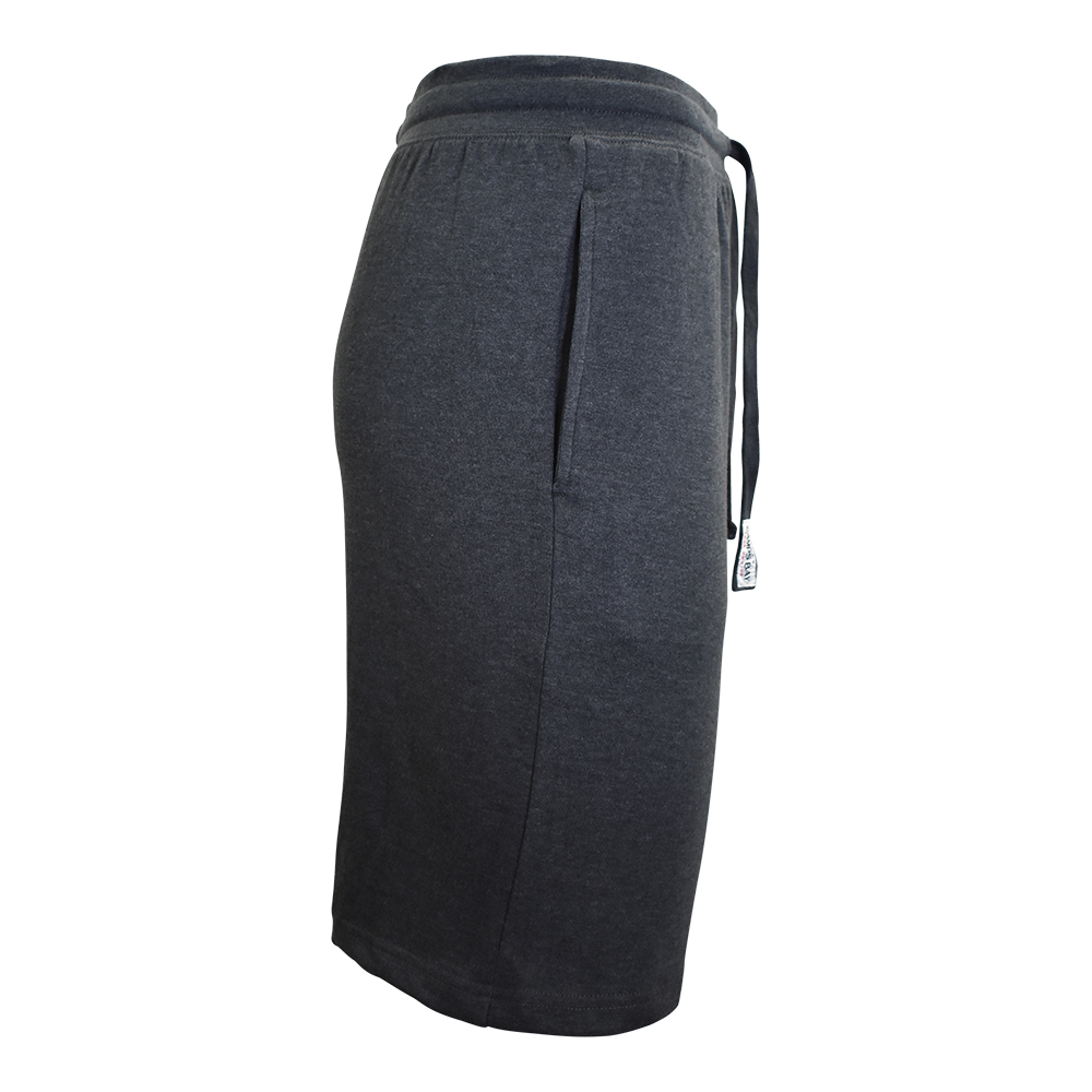 Männliches Model mit CAMPS BAY Shorts in Phantom Melange