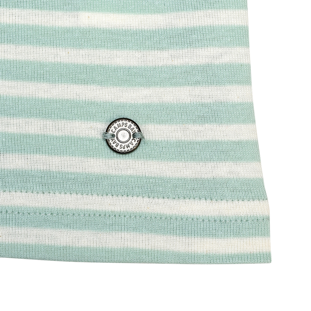 Weibliches Model mit CAMPS BAY Shirt in Harbour Grey