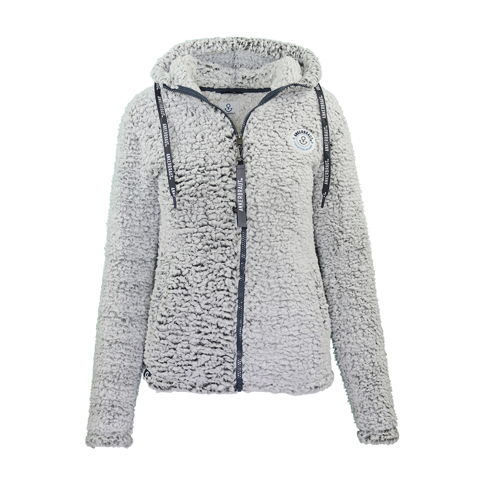 Weibliches Model mit ANKERBRAUT Teddyfleece-Jacke in India Ink
