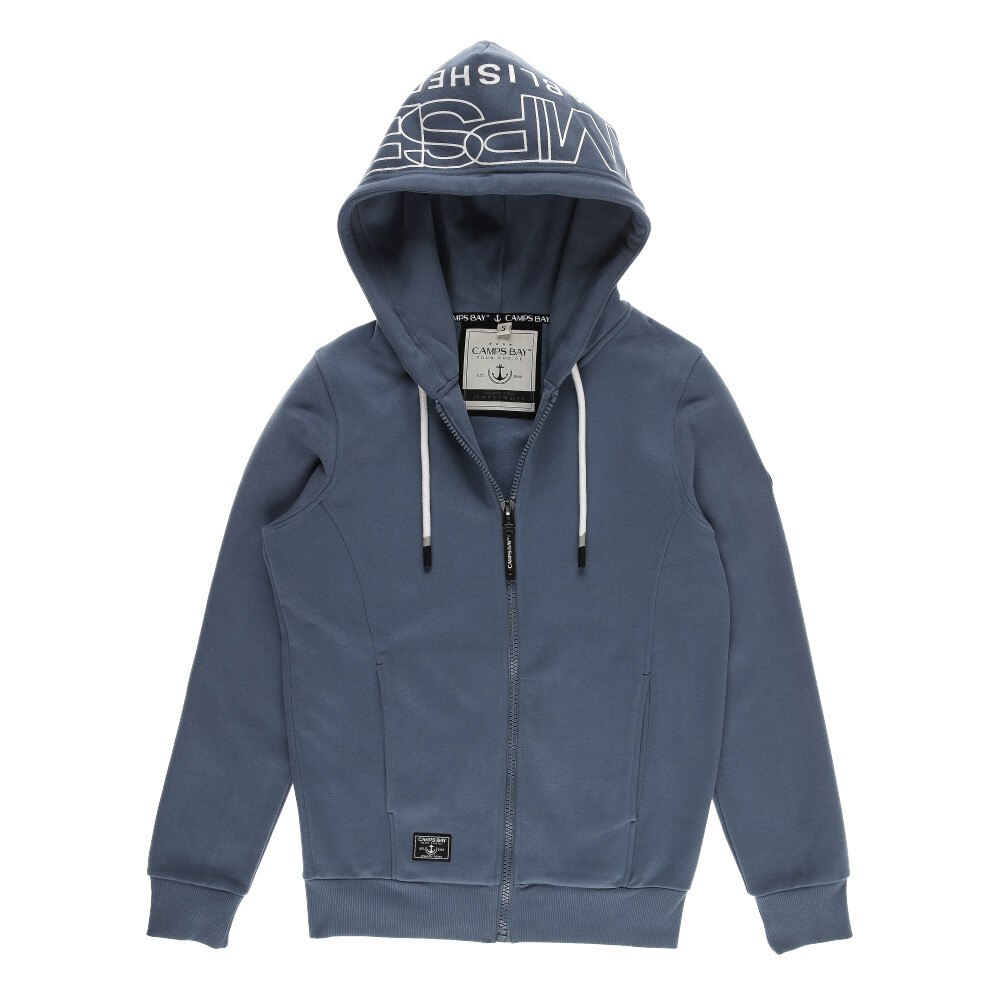 Männliches Model mit CAMPS BAY Sweatjacke in China Blue