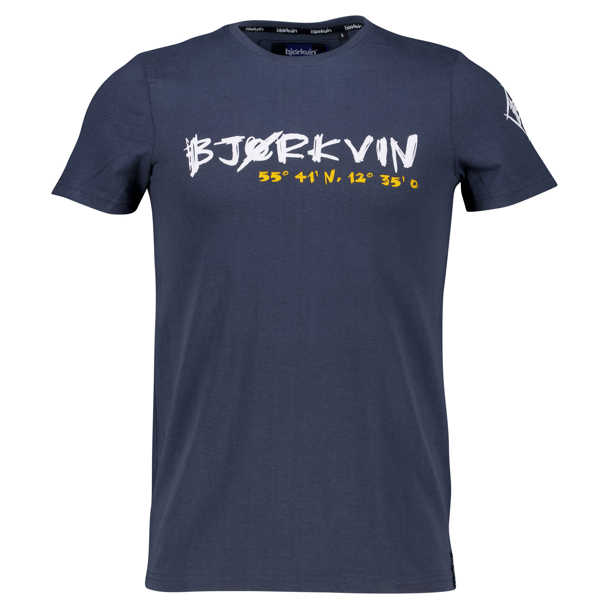 Männliches Model mit Björkvin T-Shirt in Ombre Blue