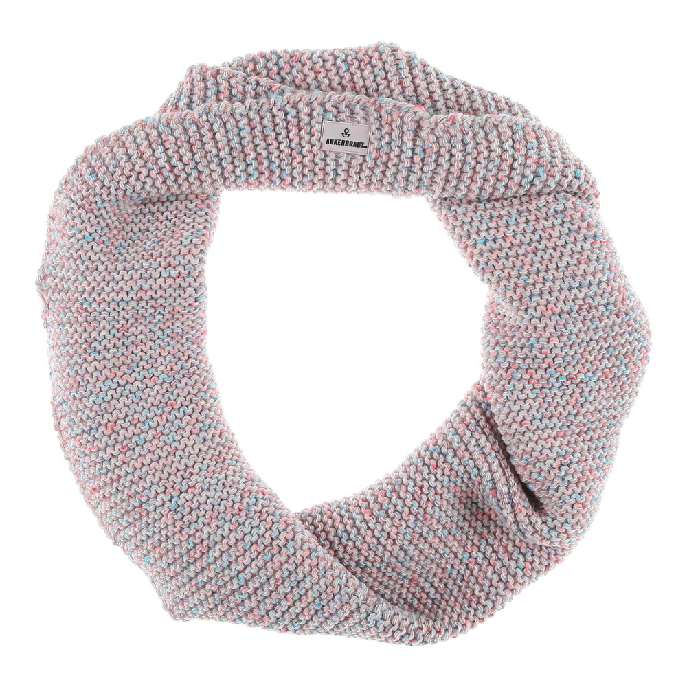Weibliches Model mit ANKERBRAUT Loop-Schal in Rose