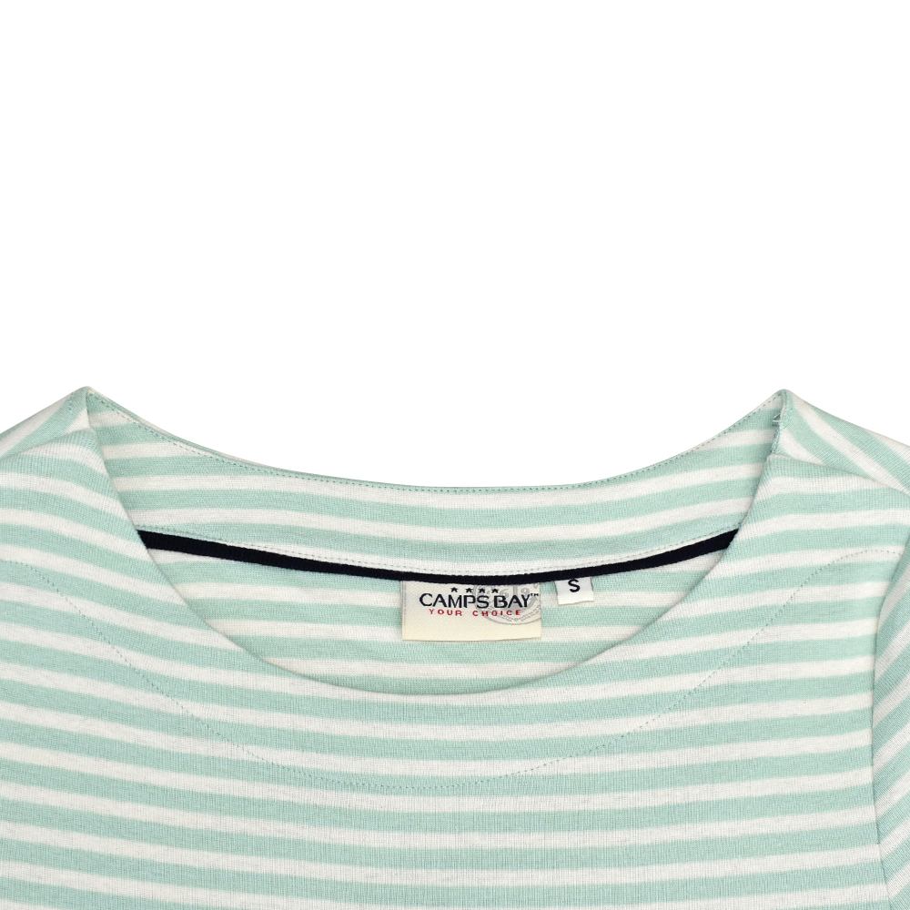 Weibliches Model mit CAMPS BAY Shirt in Harbour Grey