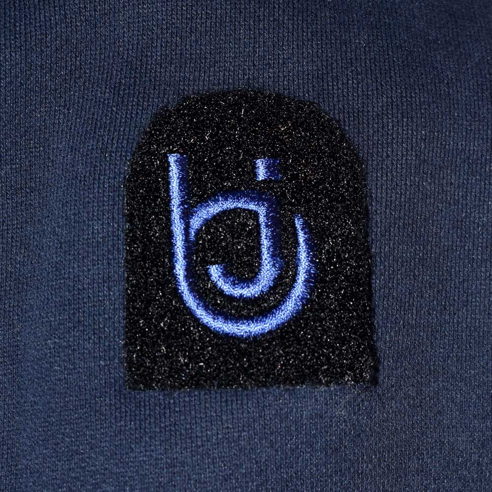 Männliches Model mit Björkvin Sweatjacke in Night Sky
