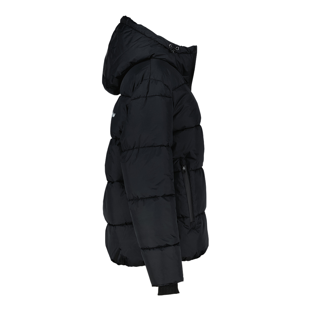 Weibliches Model mit ANKERBRAUT Jacke in Schwarz